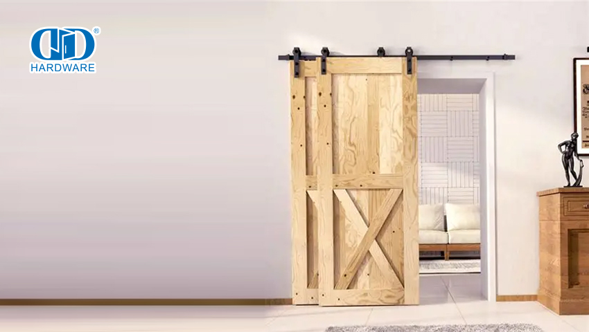 Você pode usar uma porta comum com hardware da porta do celeiro?